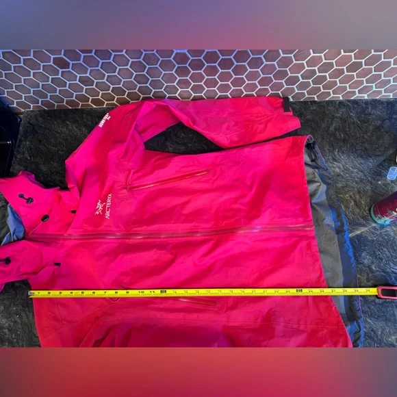 Arc’teryx Women’s Beta LT Jacket – GORE-TEX Pro - Picture 13 of 16